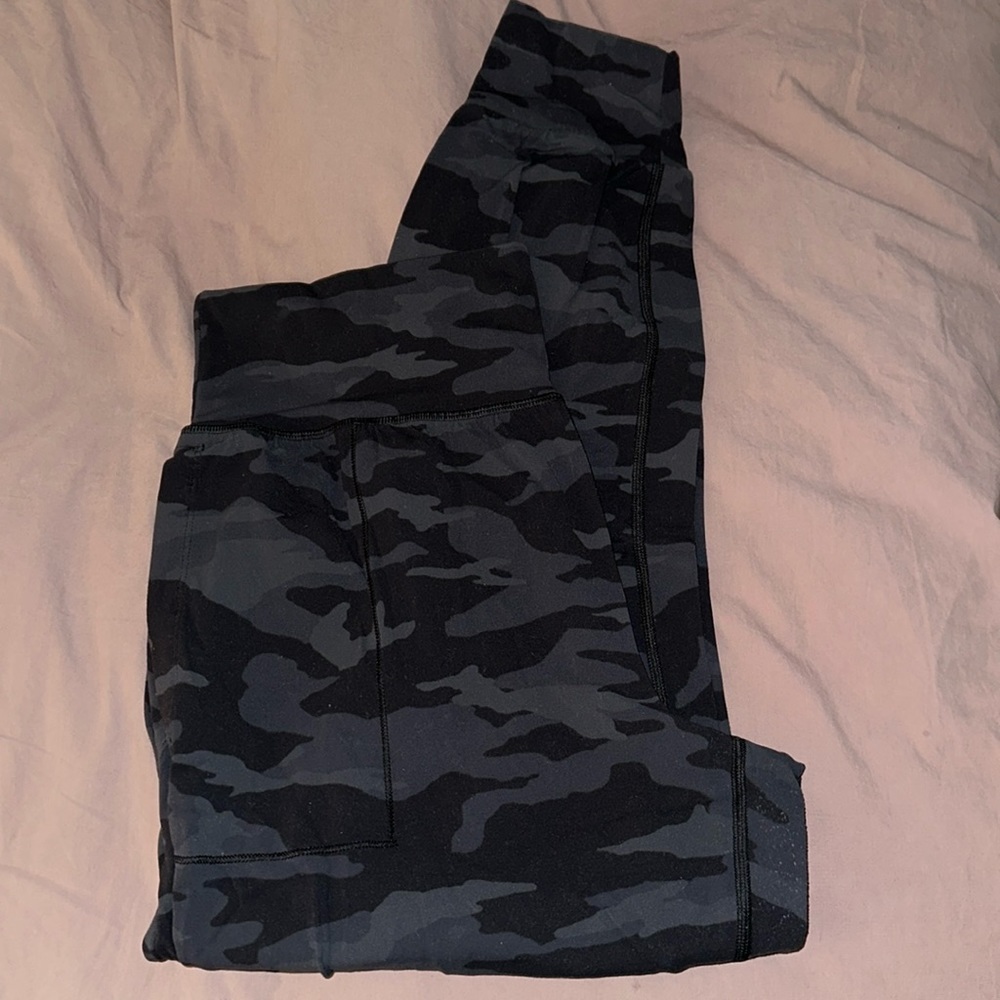 Athleta salutation camo jogger
